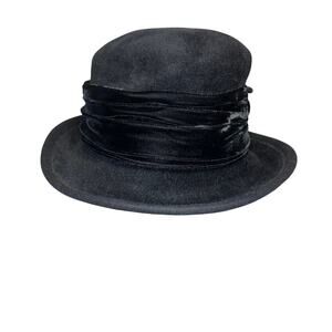 Betmar Plaza Suite Vintage 100%‎ Gray Wool With Ruched Black Crushed Velvet Band